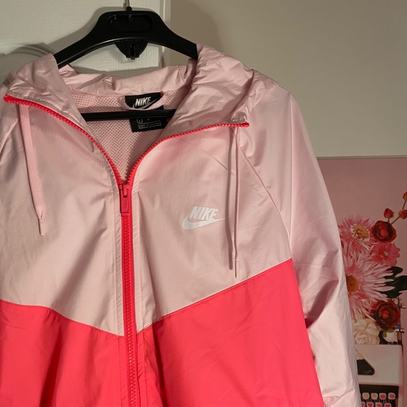 NIKE Windbreaker - Picture 2 of 2